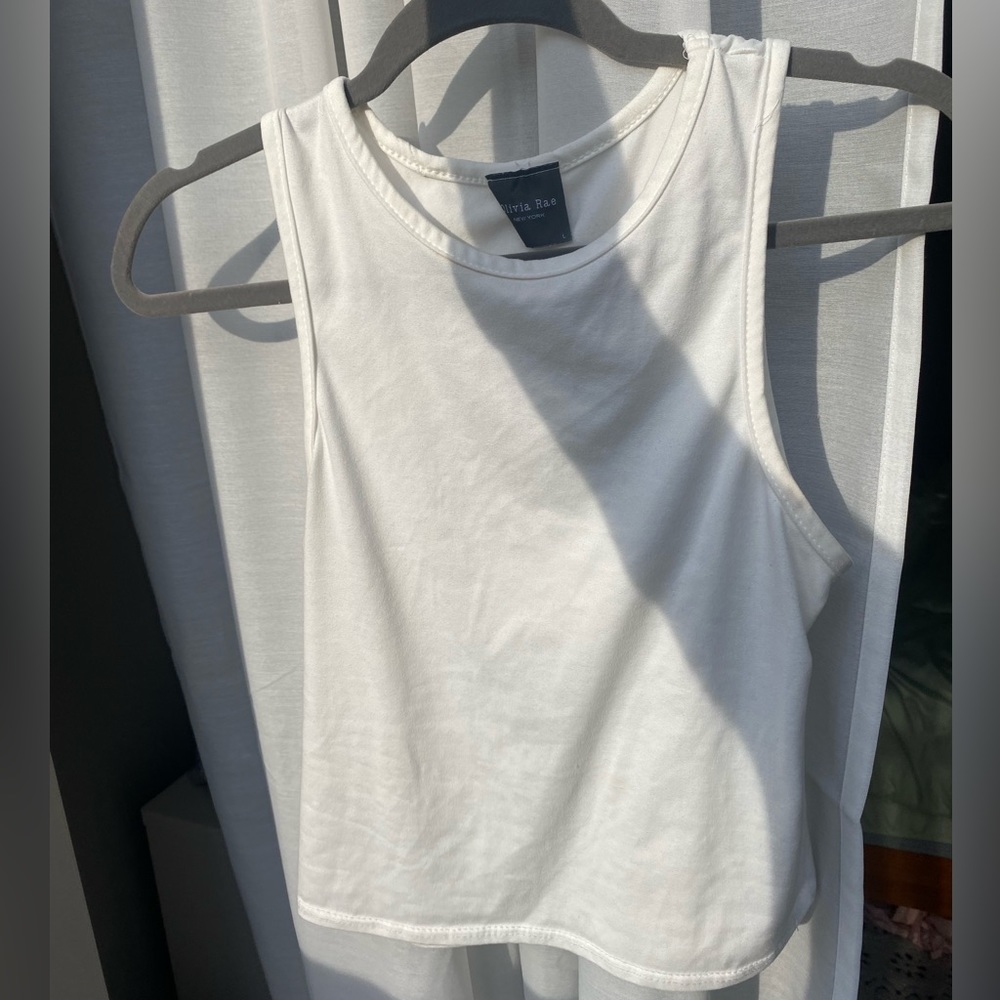 Basic White Tank - Picture 6 of 7